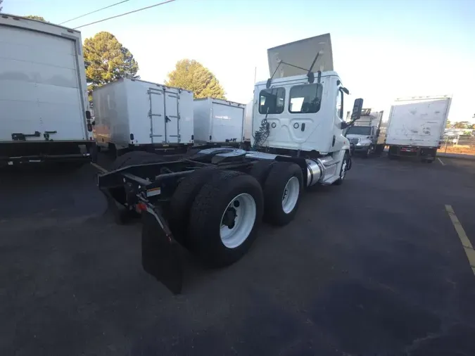 2019 FREIGHTLINER/MERCEDES CASCADIA 125