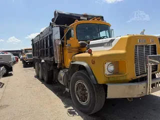 1989 MACK RB690S