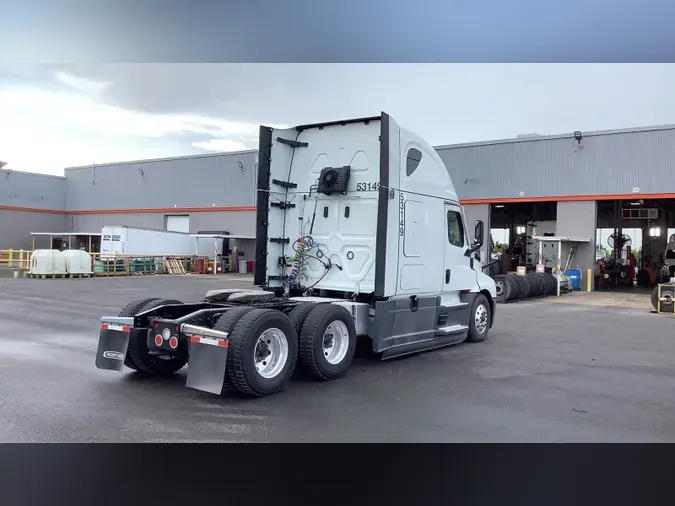 2022 Freightliner Cascadia 126
