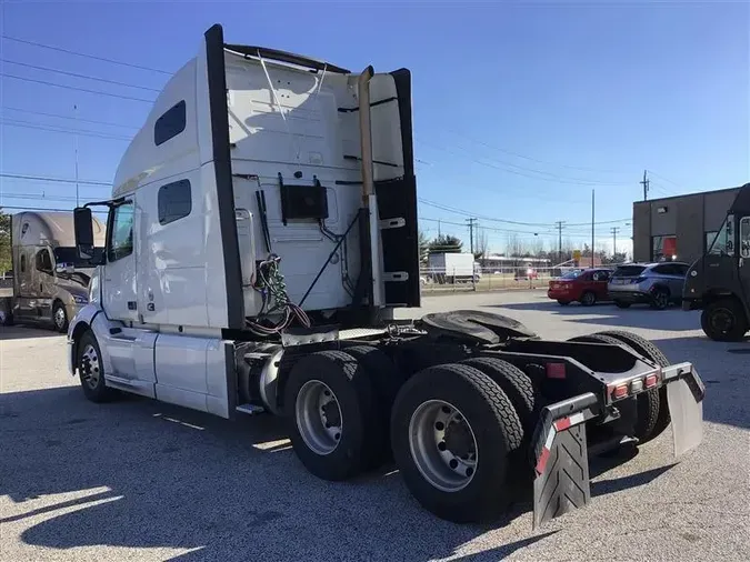 2022 VOLVO VNL760