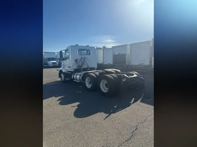 2019 VOLVO VNL64T-300