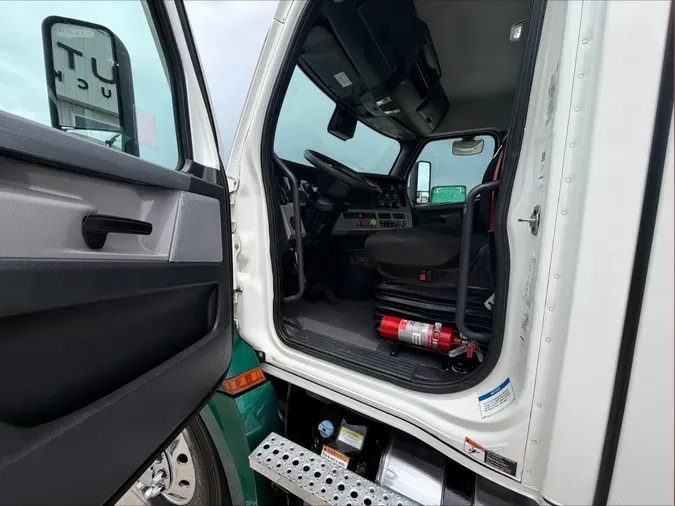2021 Freightliner Cascadia 126