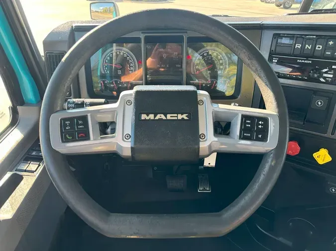 2020 MACK AN64T