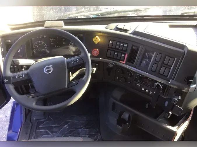 2024 VOLVO VNL64T760
