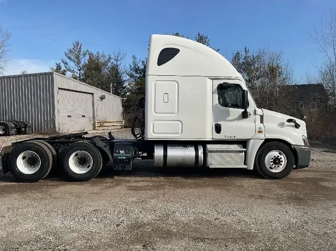 2019 Freightliner X12564ST