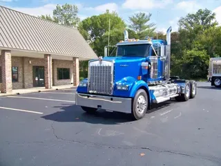 2025 Kenworth W900L