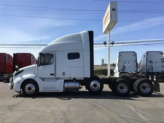 2020 VOLVO VNL64T740