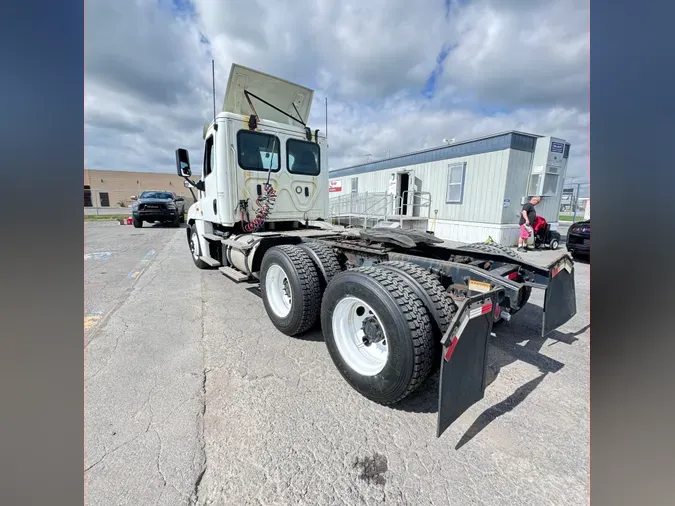 2019 FREIGHTLINER/MERCEDES CASCADIA 125