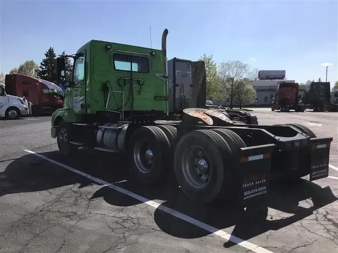 2017 VOLVO VNL300