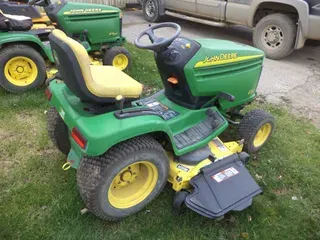 John Deere GT235