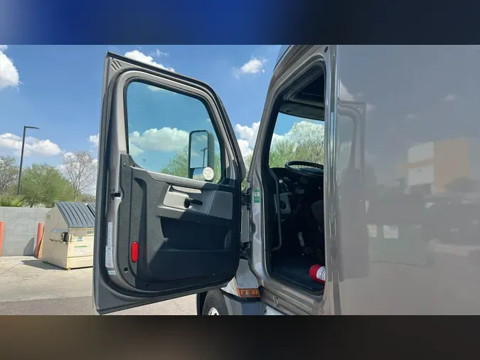 2021 Freightliner Cascadia 126