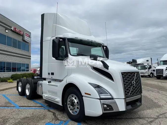 2025 VOLVO VNL64T300