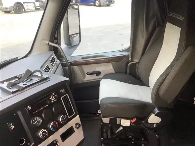 2018 FREIGHTLINER CASCADEVO1