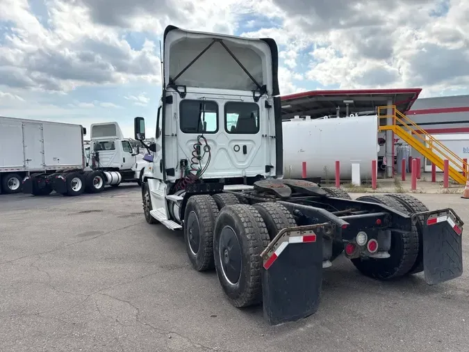 2020 FREIGHTLINER/MERCEDES CASCADIA 125681677473a32da495aaf927abb4c254e