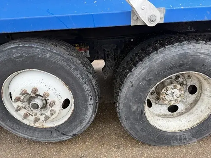 2007 VOLVO VNM64T200