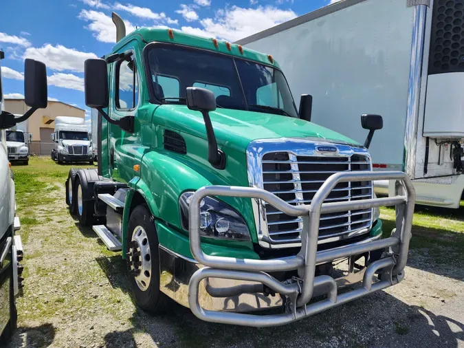 2017 FREIGHTLINER/MERCEDES CASCADIA 113