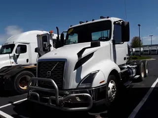 2019 VOLVO VNL64T-300