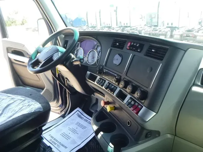 2022 Kenworth T6806821679b6a10250c8bda76bb0783f41c
