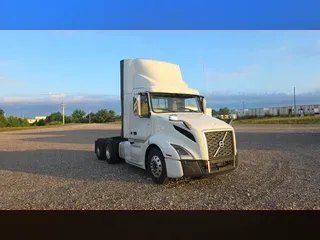 2020 Volvo VNL300