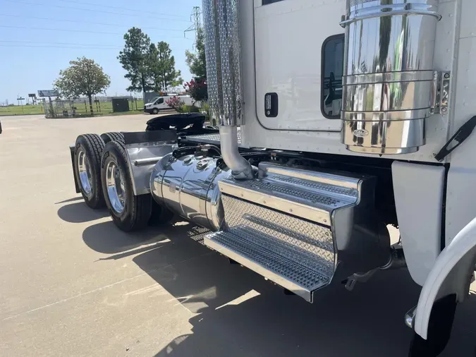 2022 Peterbilt 389