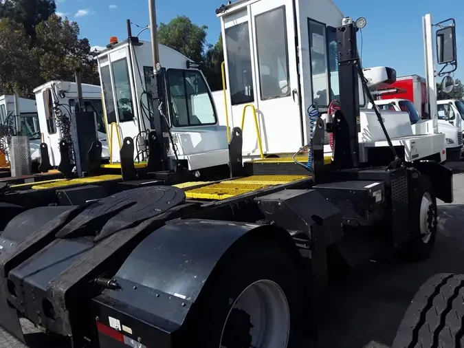2019 AUTOCAR YARD TRACTOR682ca8def206b418a97dff5652c657bd