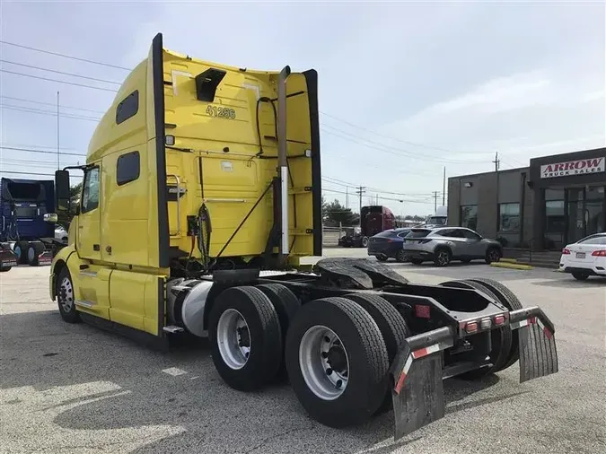 2021 VOLVO VNL64T760