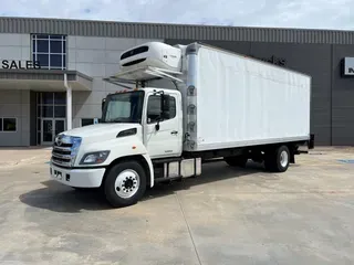 2014 HINO 268A