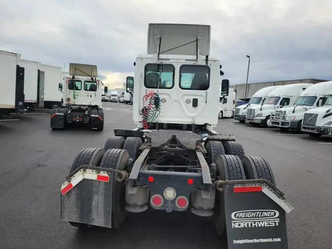 2017 FREIGHTLINER/MERCEDES CASCADIA 125