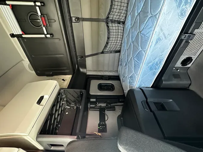 2020 Freightliner Cascadia 126