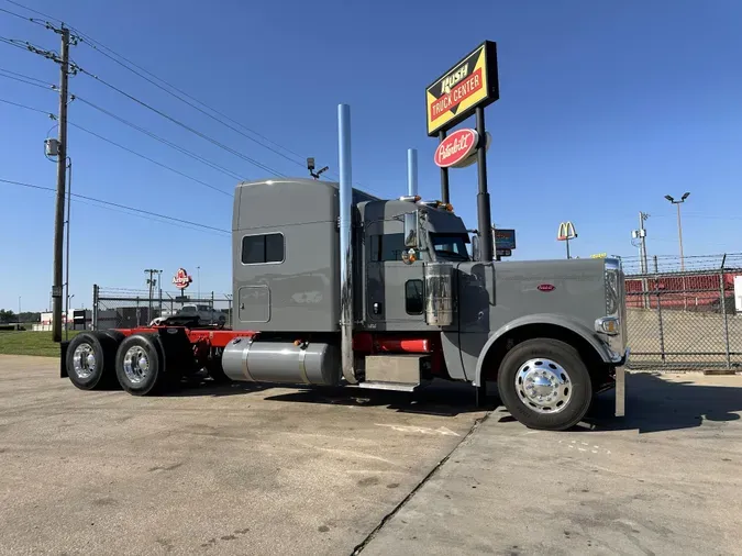 2023 Peterbilt 389