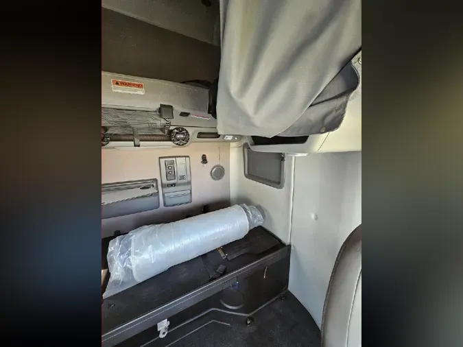 2019 VOLVO VNL64T760