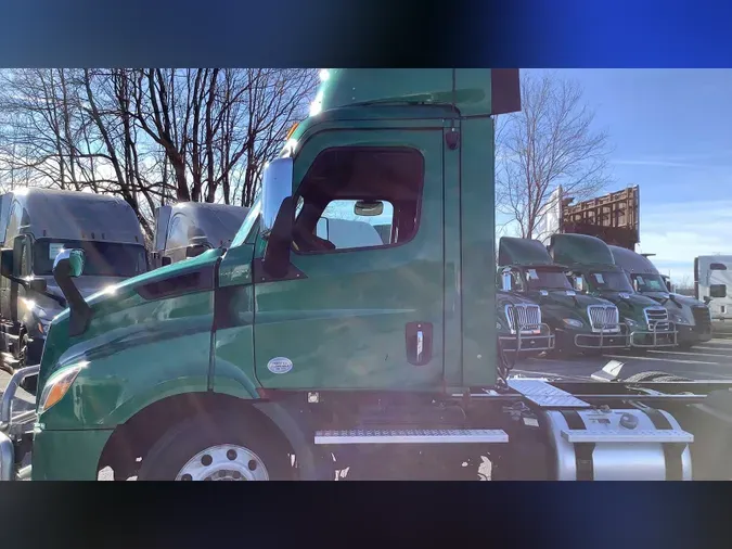2019 Freightliner Cascadia 126