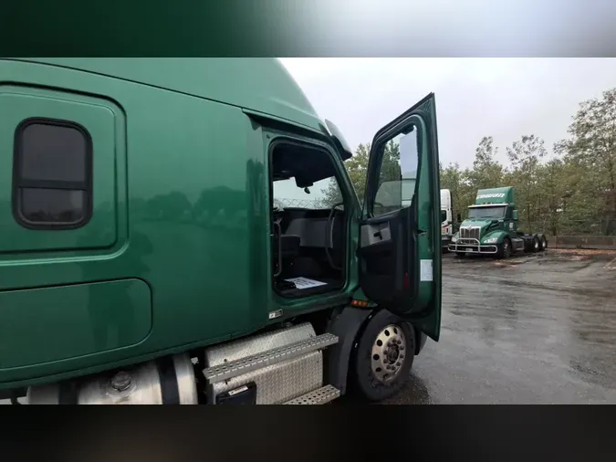 2021 Freightliner Cascadia 126