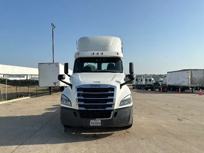 2018 Freightliner T12664ST