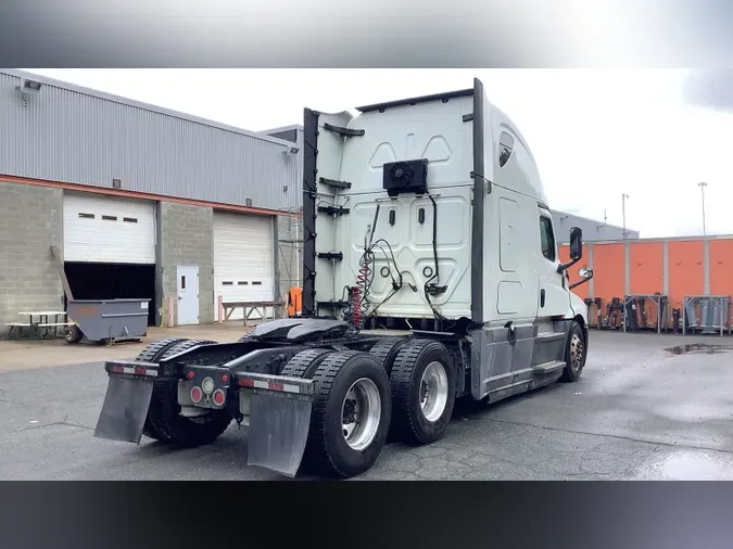 2020 Freightliner Cascadia 126