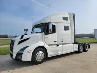 2020 VOLVO VNL760