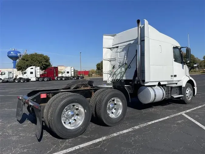 2020 VOLVO VNR640