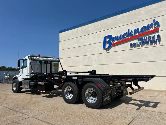 2025 VOLVO VHD64