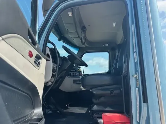 2022 Peterbilt 567