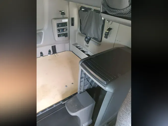 2019 NAVISTAR INTERNATIONAL LT625 SLPR CAB