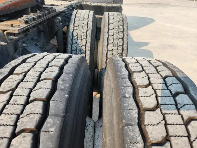 2017 VOLVO VNL64T300