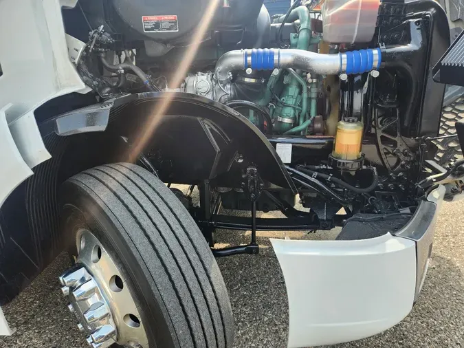 2019 VOLVO VNL64T740