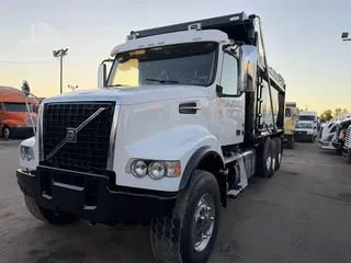 2020 VOLVO VHD84F300