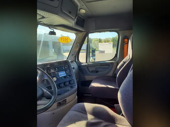 2019 FREIGHTLINER/MERCEDES CASCADIA 113686e71304babdffab8a2c2da5107e63b