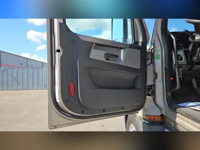 2022 Freightliner Cascadia 126