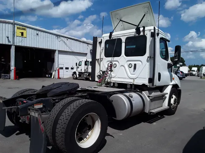 2020 FREIGHTLINER/MERCEDES CASCADIA 113