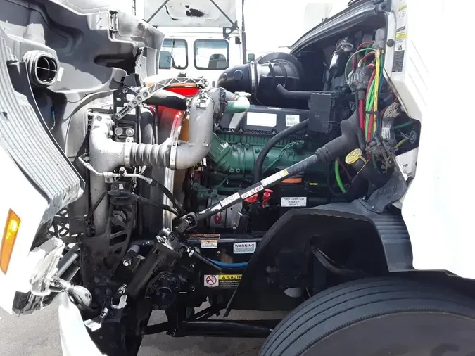 2020 VOLVO VNR64T-640