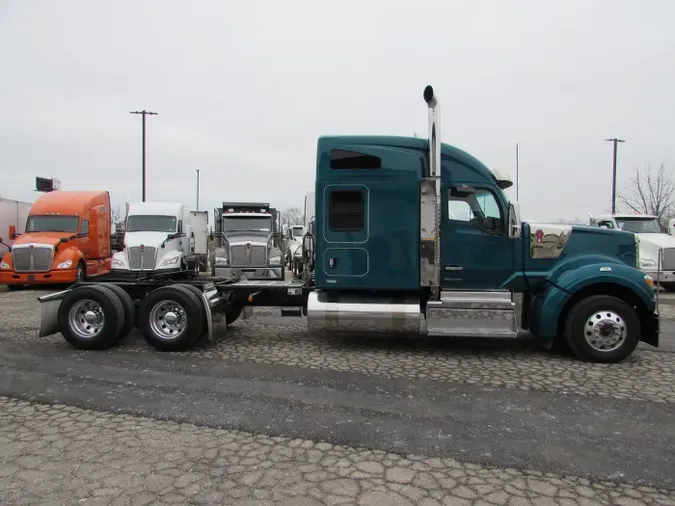 2023 Kenworth W990