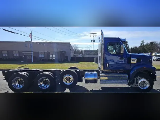 2025 WESTERN STAR 49X