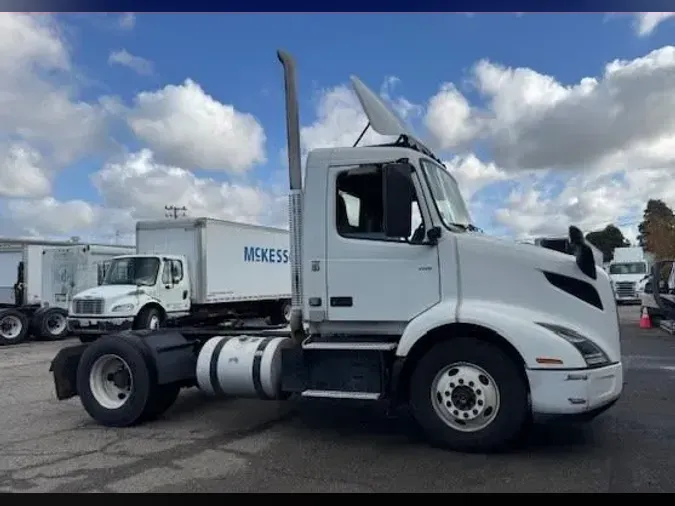 2019 VOLVO VNR42T 300